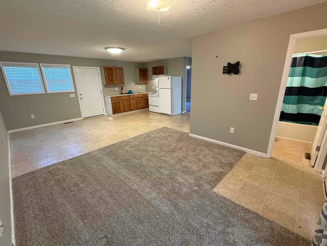 2 bed, 700 sqft, $900 — Photo 3