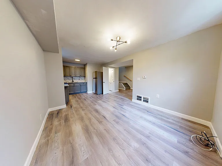 132 Goodall St #R — Photo 2