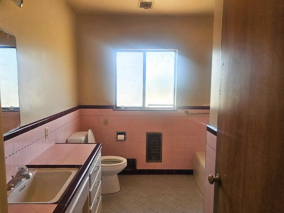 5th image of 3871 S Clovis Ave