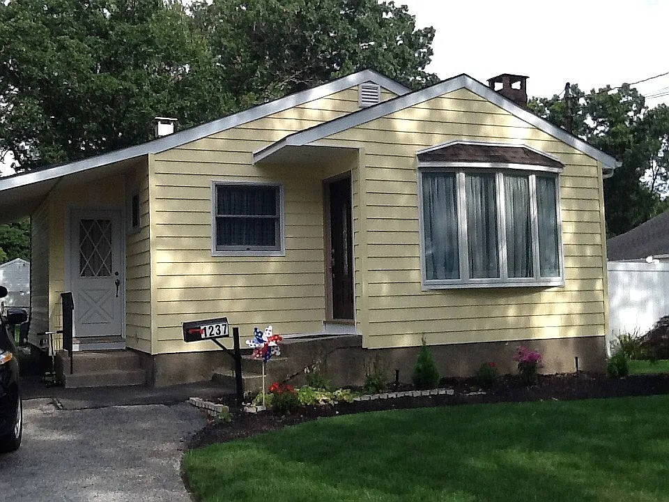 1237 Howells Rd photo 1