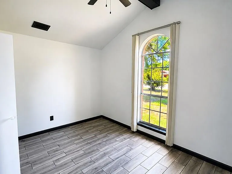 1209 Mango Ct — Photo 4