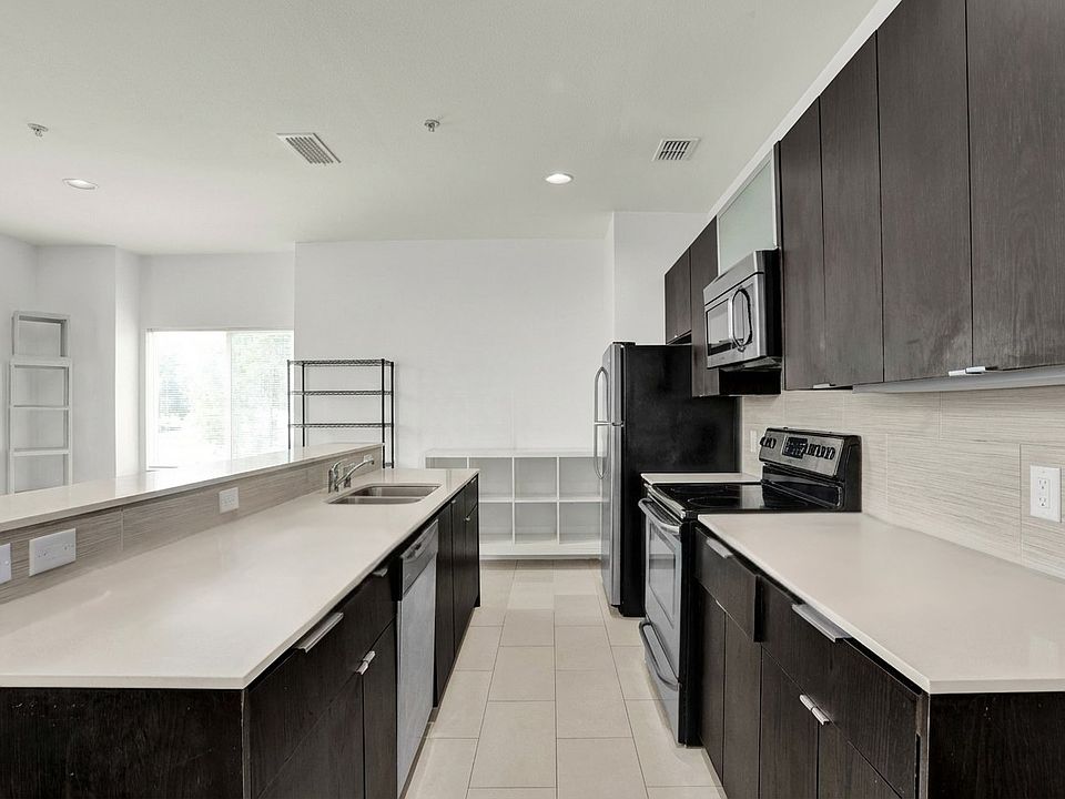 1st image of 107 N Merrill Ave