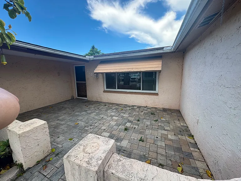 7725 Bloomfield Dr — Photo 16