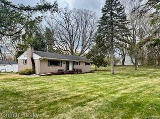6055 Waldon Rd, Clarkston, MI 48346