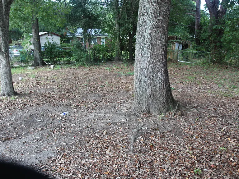 712 Goodall Ave — Photo 9