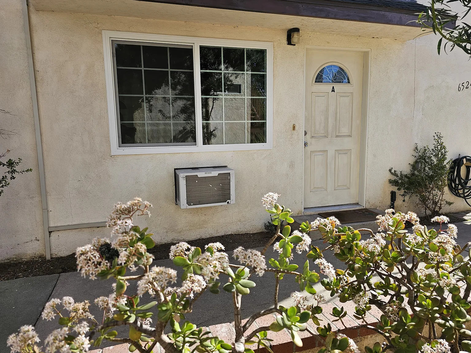 3 bed, 950 sqft, $2,600 — Photo 2