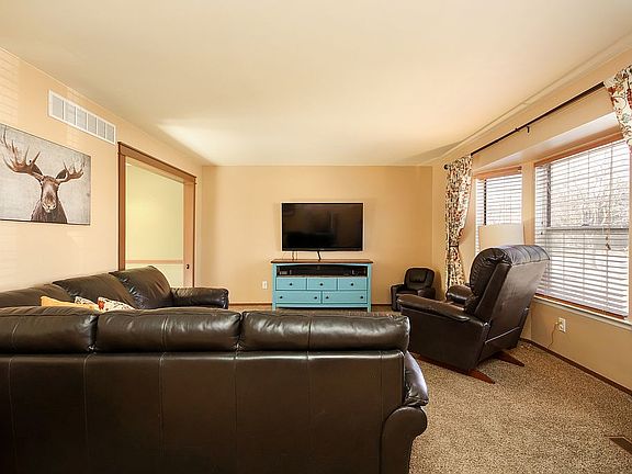 3rd image of 3645 Beech Dr