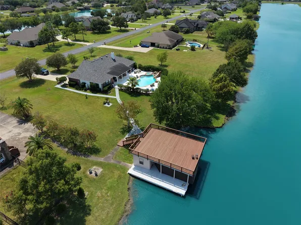143 Lago Circle Dr N, Santa Fe, TX 77517
