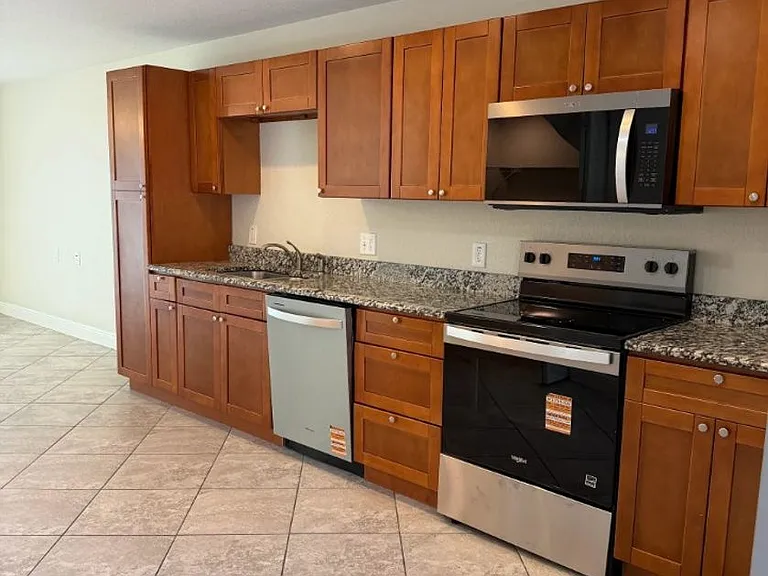5150 SE 103rd Ln #4 — Photo 2