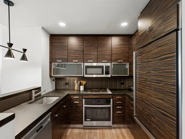 101 West 24th Street image 7 of 23