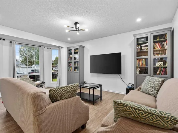 91 E Martinwood Ct NE, Calgary, AB T3J 3H2