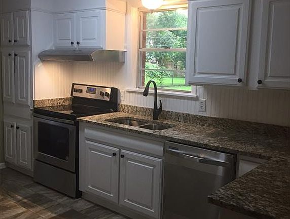 4th image of 4005 Parkway Dr