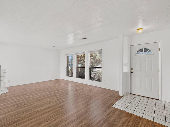 3rd image of 404 Longwood Dr NE