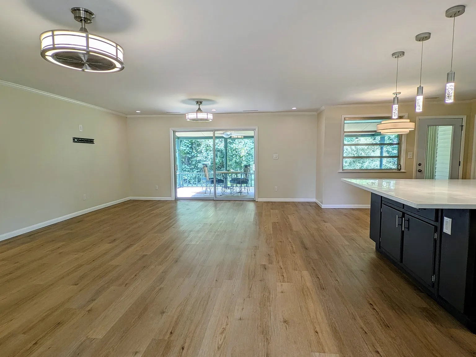 4 bed, 2200 sqft, $2,900 — Photo 4
