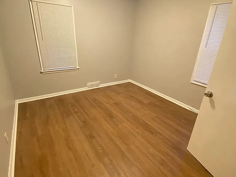 19367 Plainview Ave — Photo 12