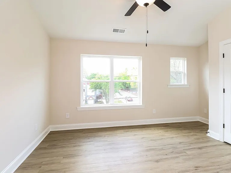 546 Beatties Ford Rd — Photo 8