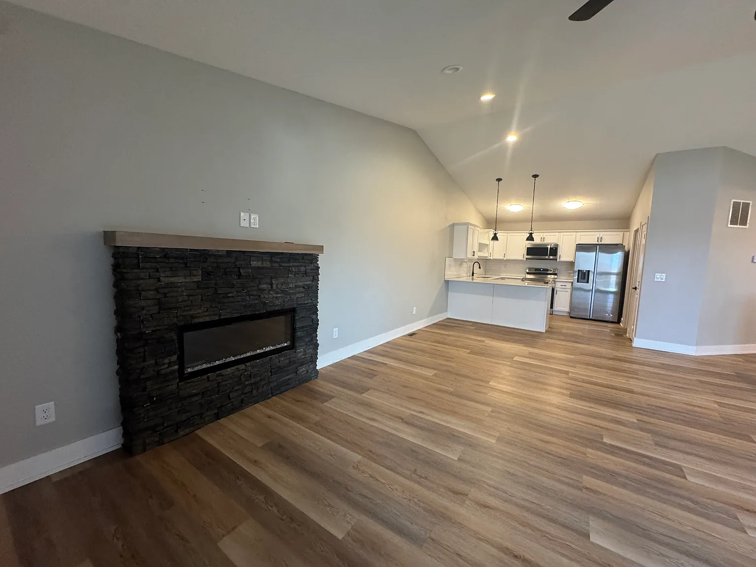 4 bed, 2148 sqft, $2,150 — Photo 3