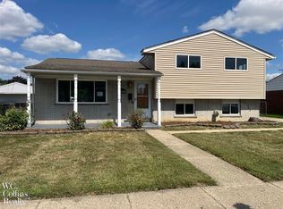2535 Camel Dr, Sterling Heights, MI 48310