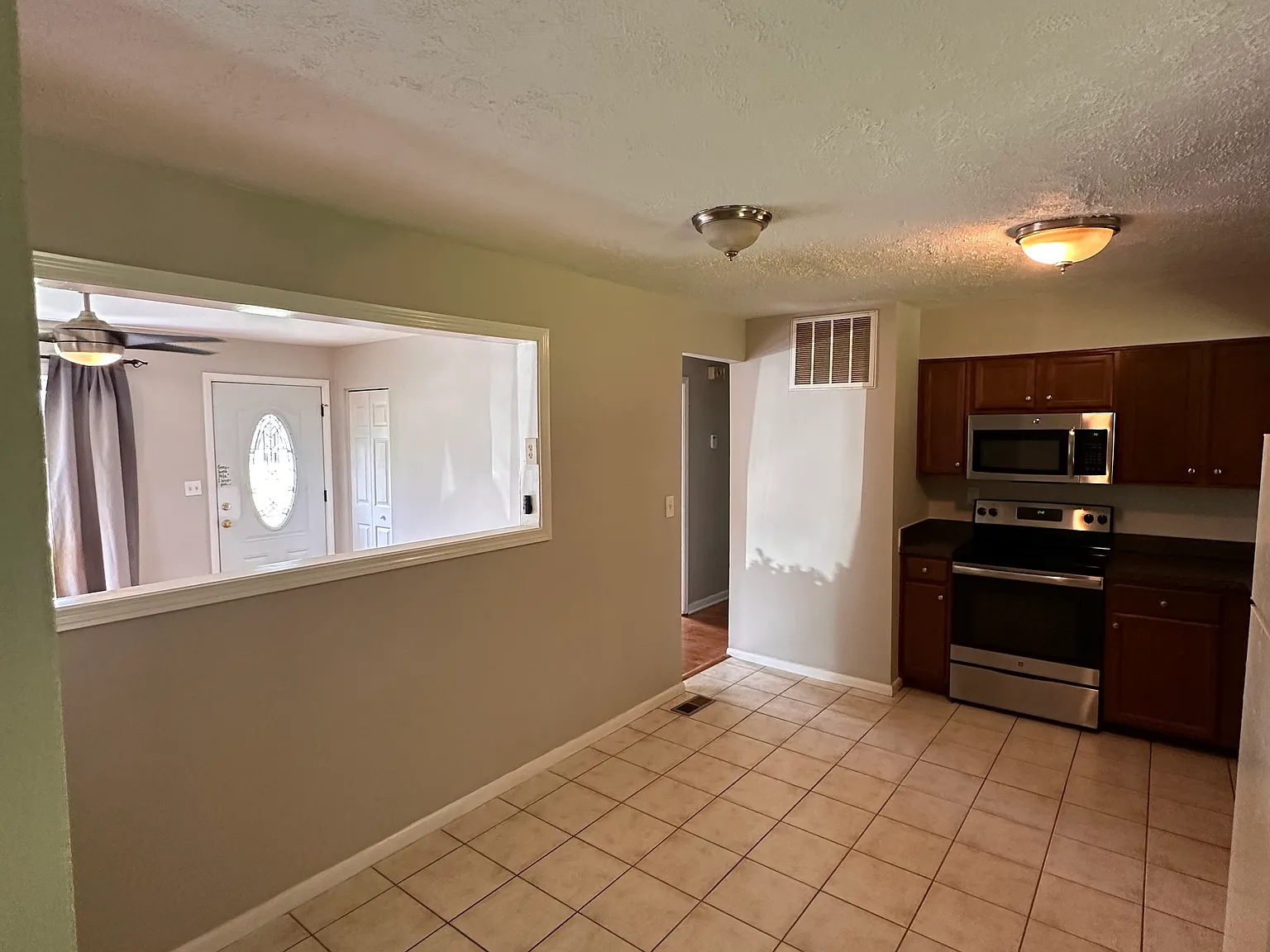 3 bed, 1025 sqft, $1,650 — Photo 4