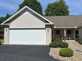 4 Timber View Dr, Hubbard, OH 44425