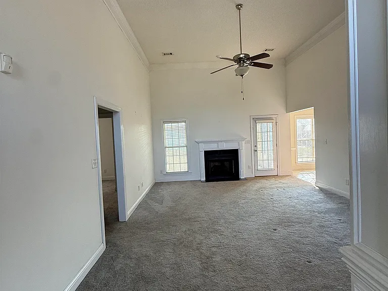136 Roseine Dr — Photo 4