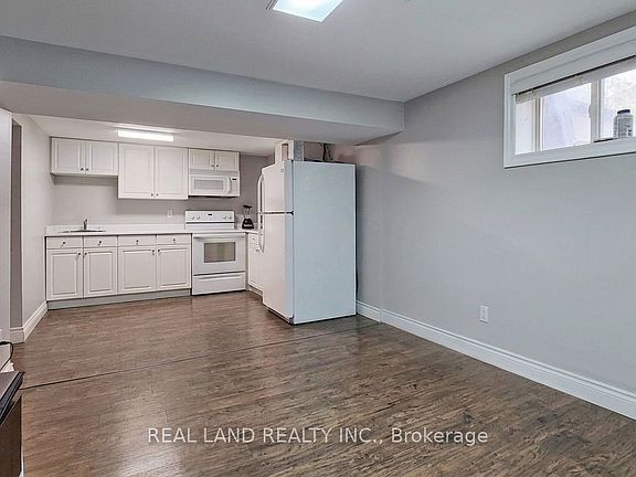 4th image of 26 Glamis Ave