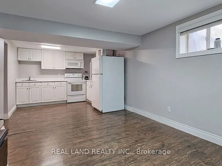 26 Glamis Ave — Photo 4