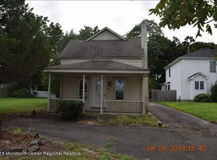 45 Oxycocus Rd, Manahawkin, NJ 08050