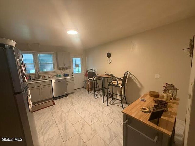 4th image of 16 Marion Avenue