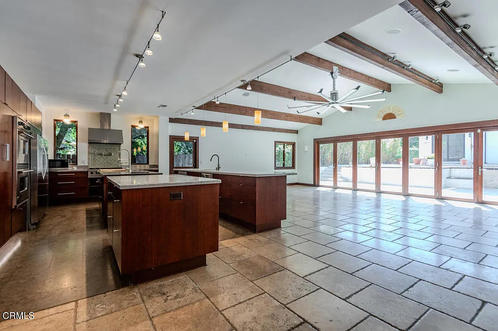 7 bed, 5.5 bath, 4367 sqft, $17,000 — Photo 4
