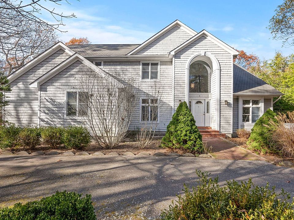 1st image of 16 Georgica Woods Ln