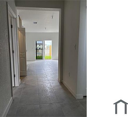 4th image of 2708 SE 26th Ave #2708