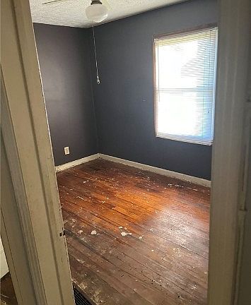 4th image of 2315 Roosevelt Blvd