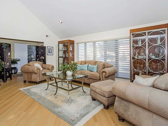 4th image of 232 Scott Dr