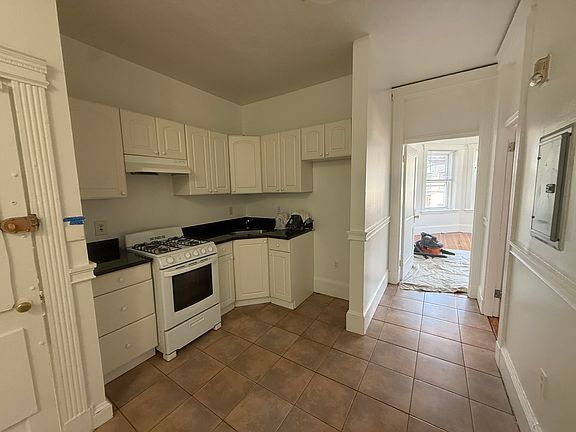 5th image of 58 Hemenway St APT 3
