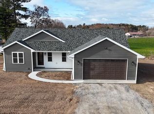 340 2nd St, Rosholt, WI 54473