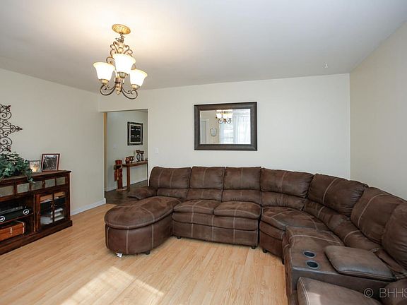 139 maplehurst blvd-104