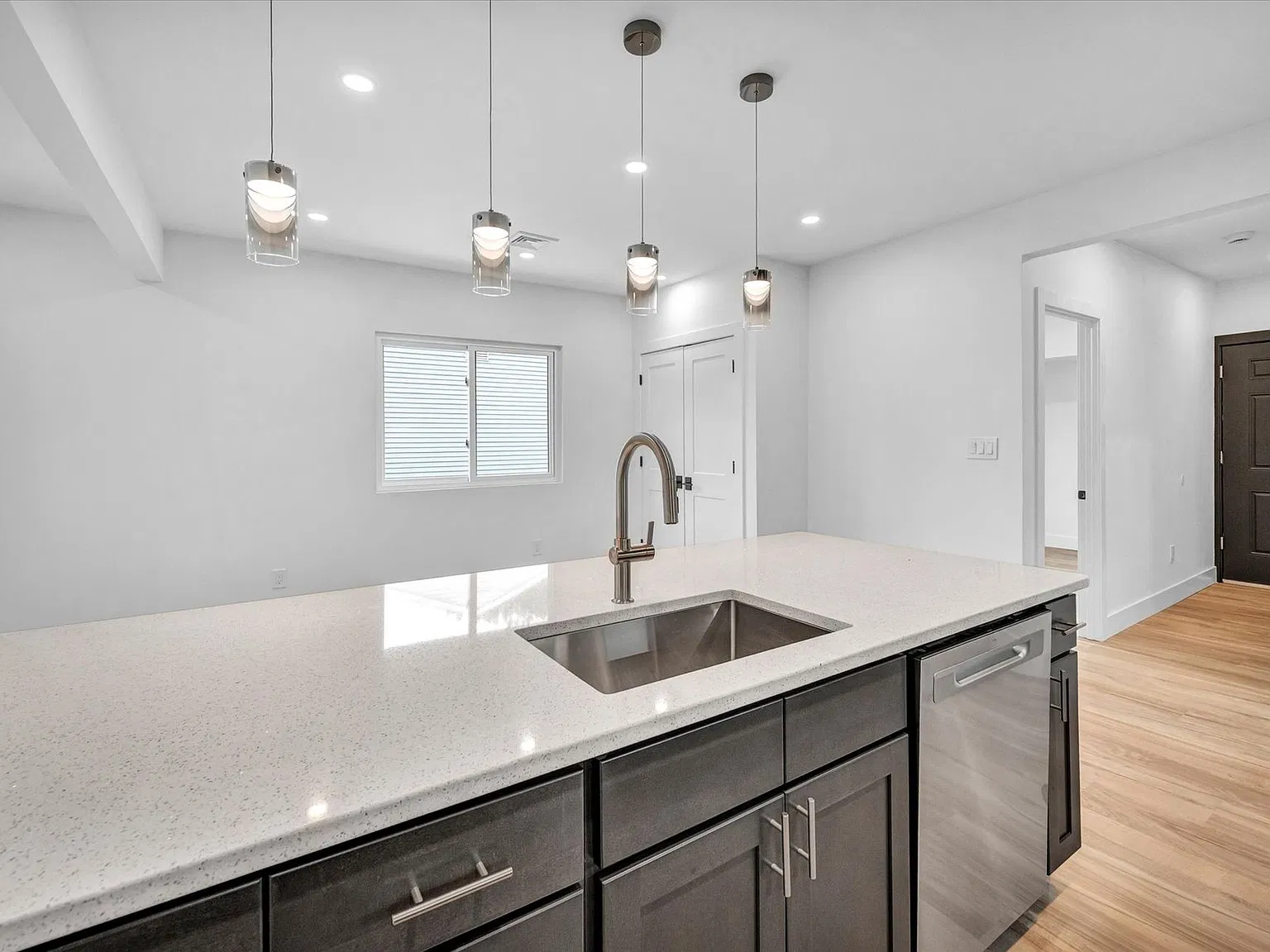 15 Hurlburt St — Photo 3