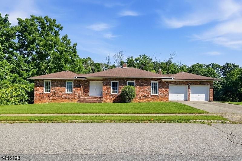 1st image of 12 Aldersgate Cir