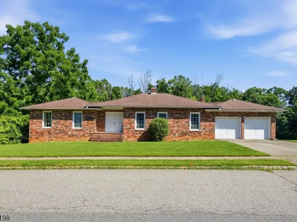12 Aldersgate Cir, Mount Olive Twp., NJ 07828