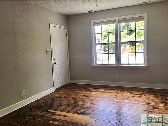 4th image of 914 E 35th St #B