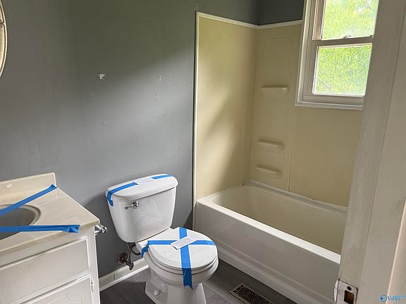 5th image of 2723 Longfellow Dr SW