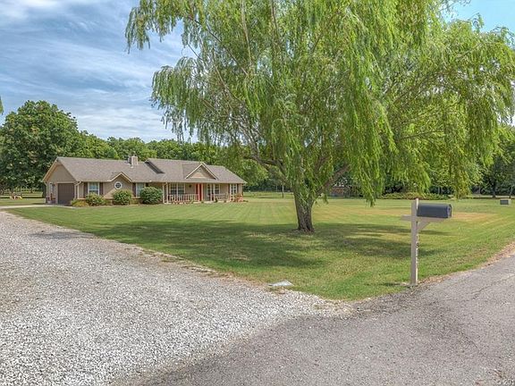 2nd image of 18171 Oaklawn Dr