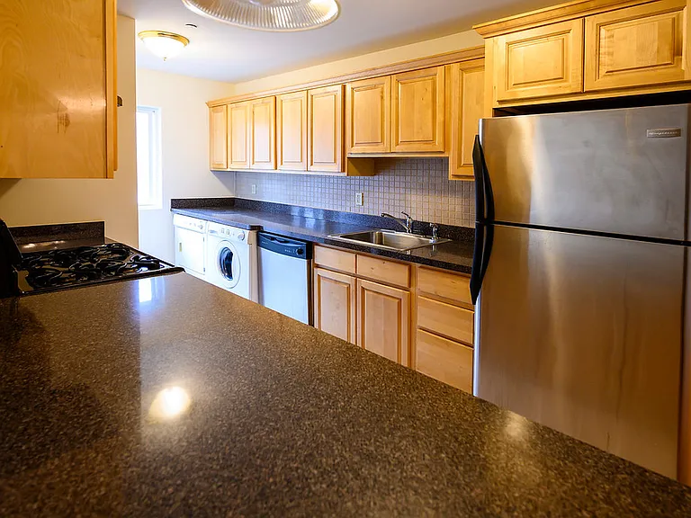 Rutgers Court Apartments — Photo 8