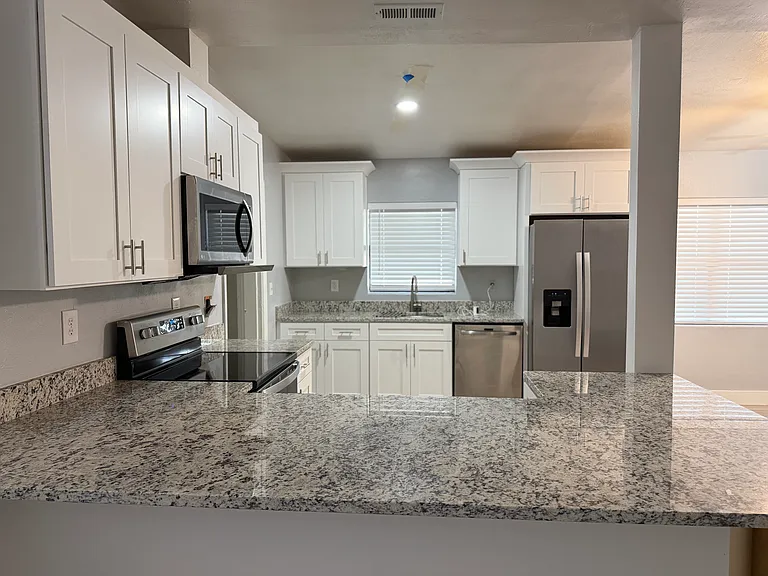 2500 Myrtle Ave — Photo 8