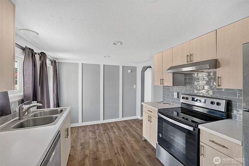 5th image of 1402 Violet Meadow Street S