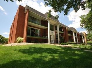 9650 S Komensky Ave APT 205, Oak Lawn, IL 60453