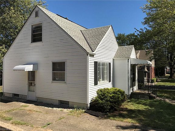 4th image of 2493 Eastgate Ave