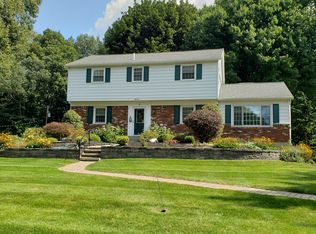 52 Hemlock Dr, Clifton Park, NY 12065