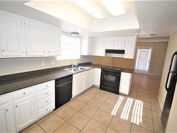 5th image of 1032 E Emerald Ave